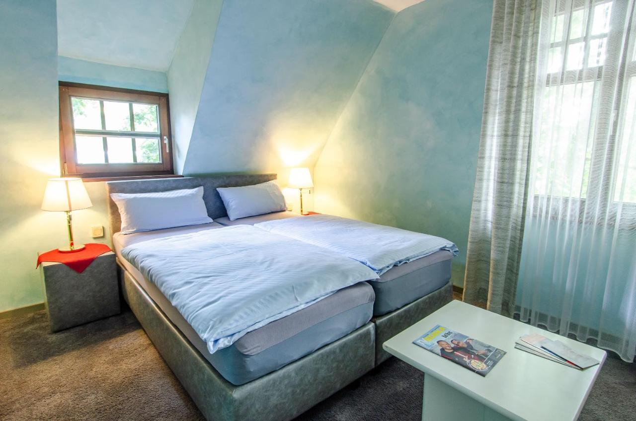Hotel-Restaurant Ochsen ハスラッハ・イム・キンツィクタール エクステリア 写真