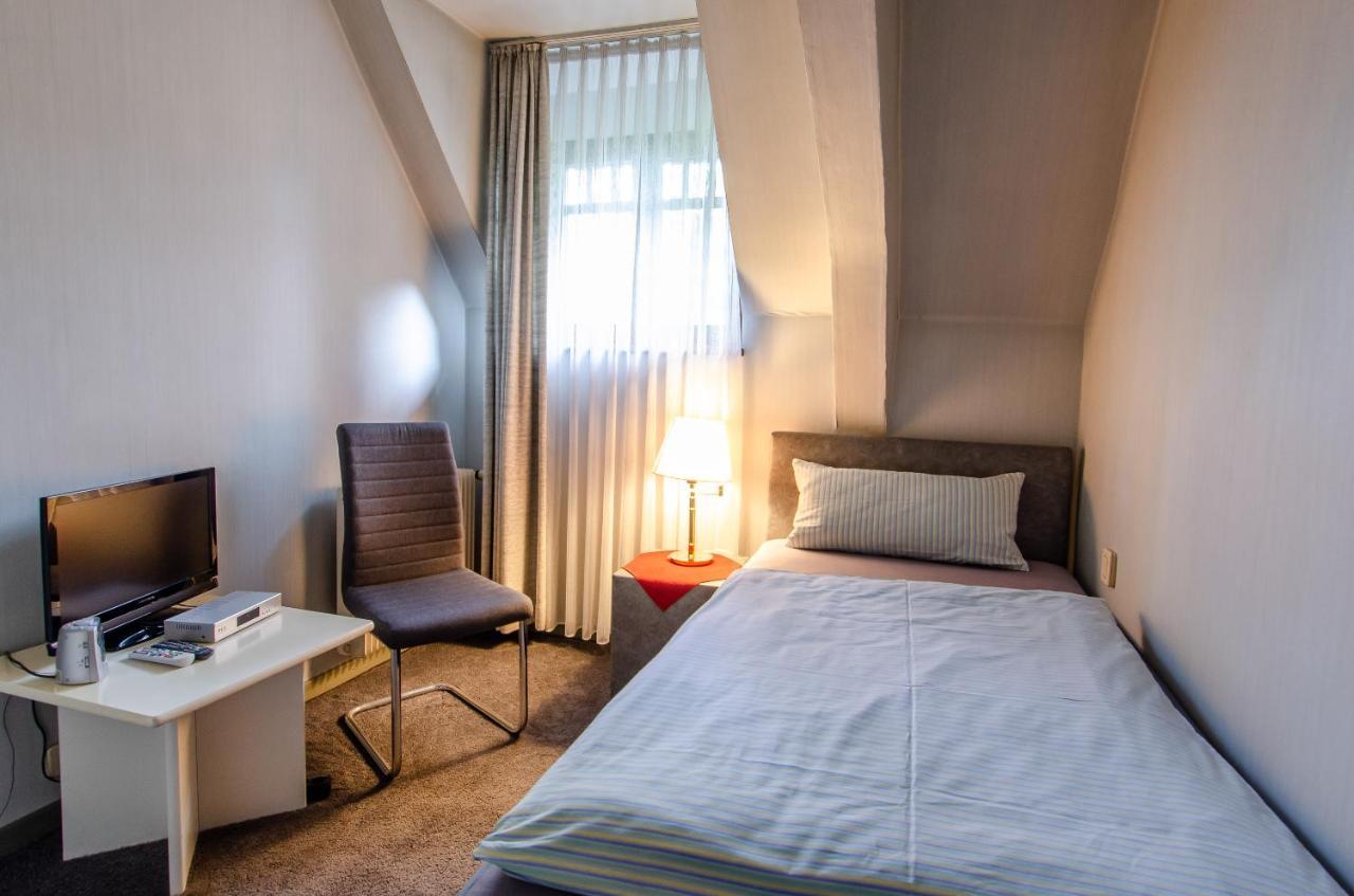 Hotel-Restaurant Ochsen ハスラッハ・イム・キンツィクタール エクステリア 写真