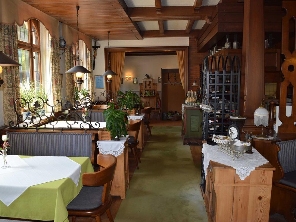 Hotel-Restaurant Ochsen ハスラッハ・イム・キンツィクタール エクステリア 写真